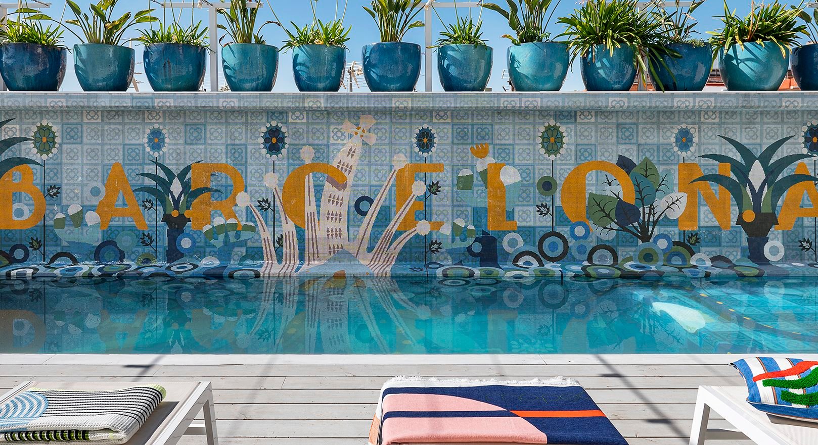 Rooftop swimming pool and sauna at team.barcelona, Barcelona