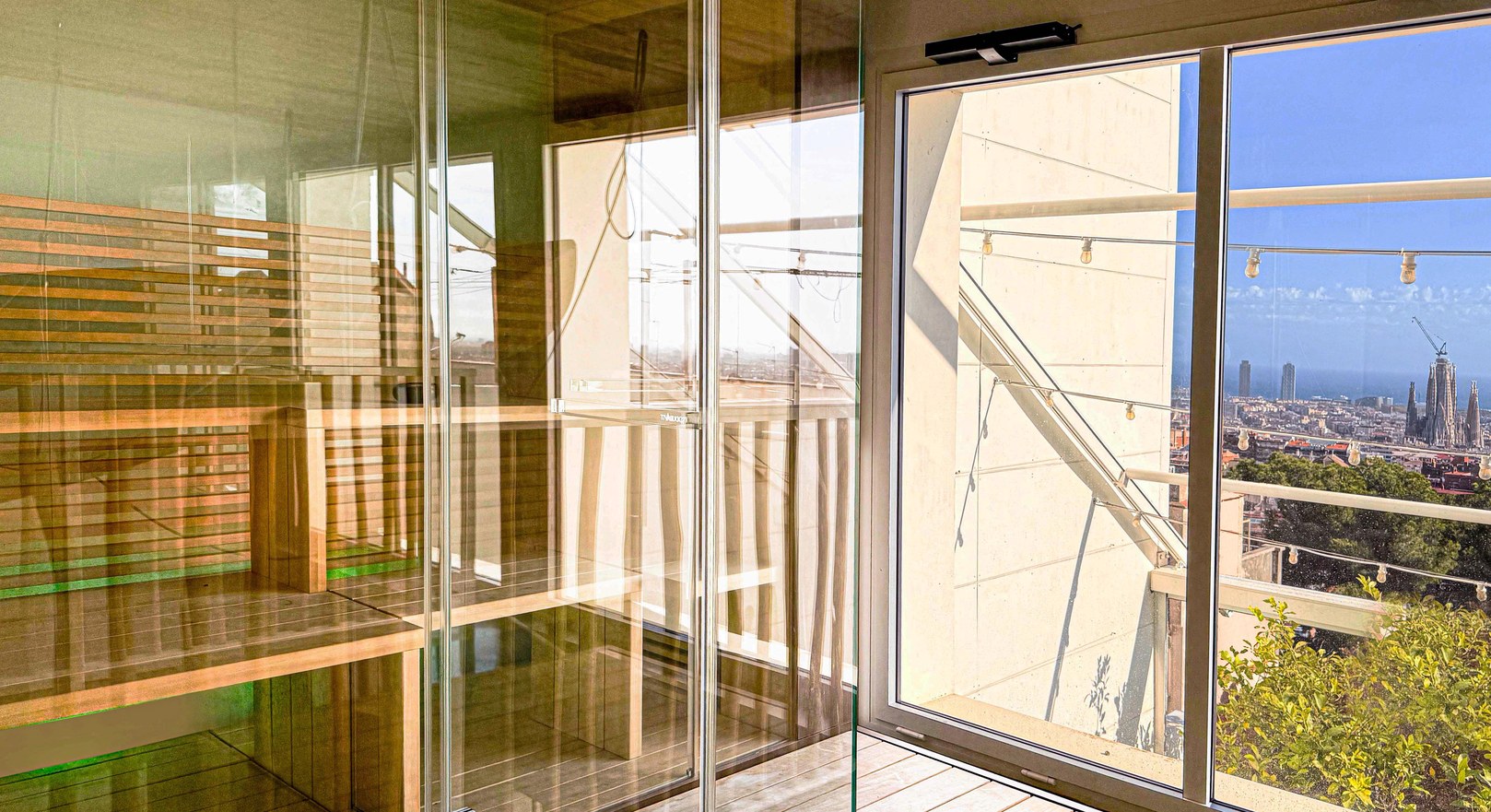 Rooftop swimming pool and sauna at team.barcelona, Barcelona