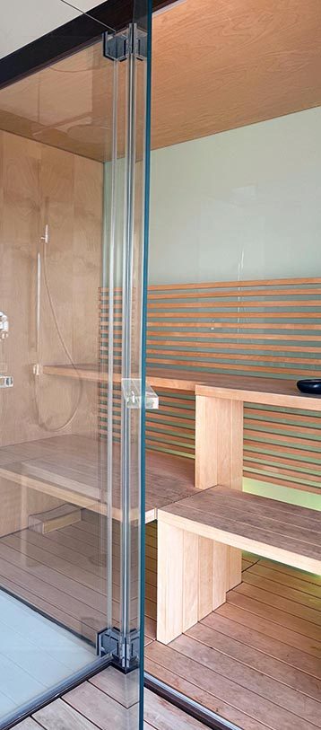 Rooftop swimming pool and sauna at team.barcelona, Barcelona